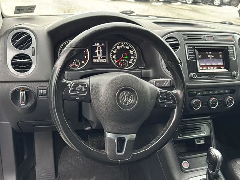 Used 2016 Volkswagen Tiguan S image 9