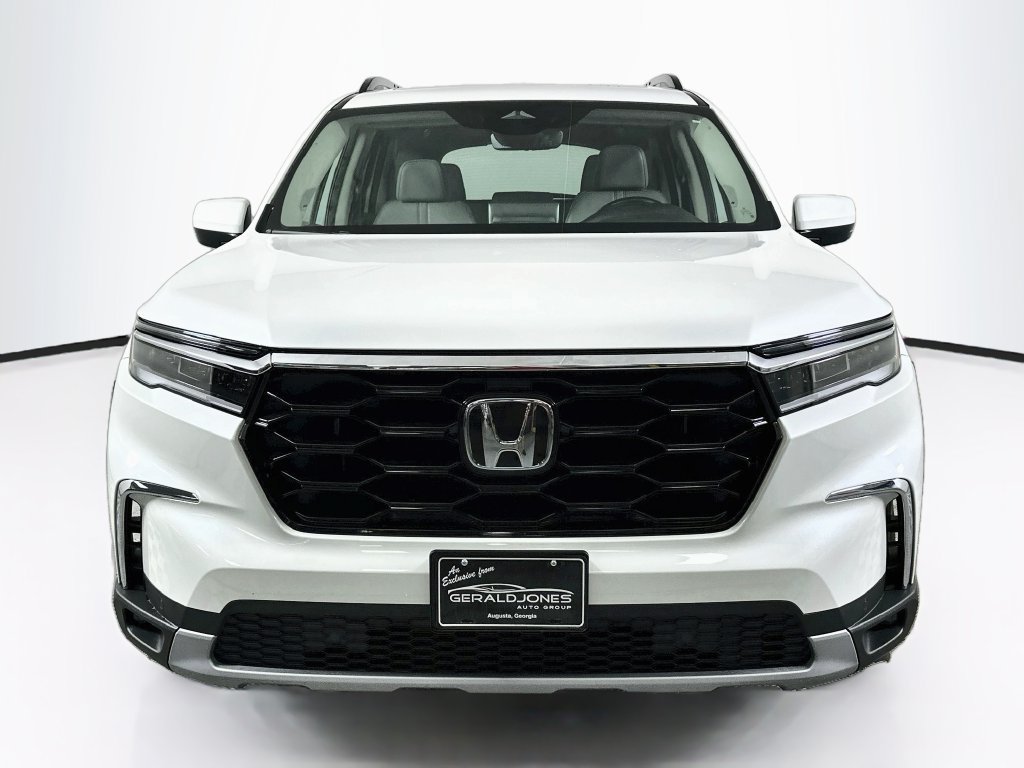 Used 2025 Honda Pilot Touring image 5