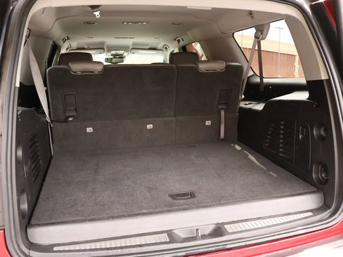 Used 2015 Chevrolet Suburban LT RWD image 24