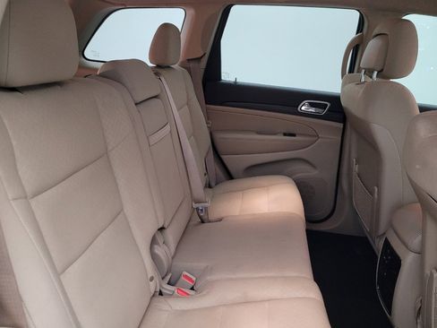 Used 2022 Jeep Grand Cherokee Laredo E image 19