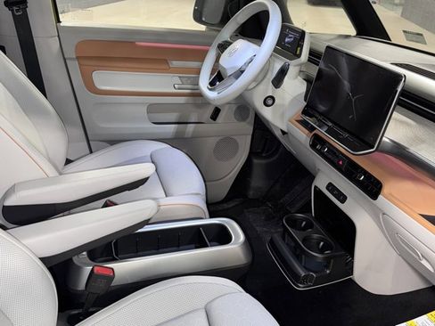 New 2025 Volkswagen ID. Buzz 1st Edition image 18