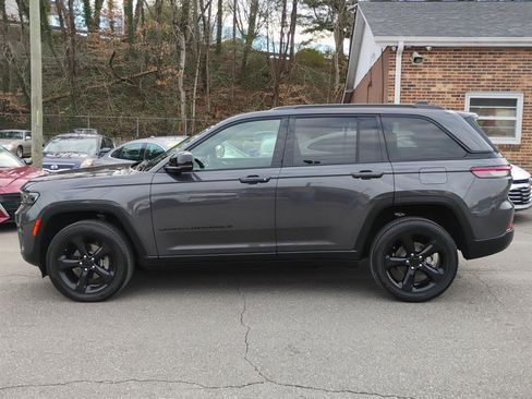Used 2023 Jeep Grand Cherokee Altitude image 7