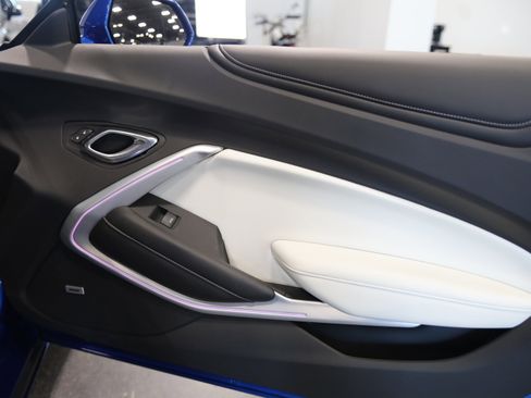 Used 2018 Chevrolet Camaro SS RWD image 36