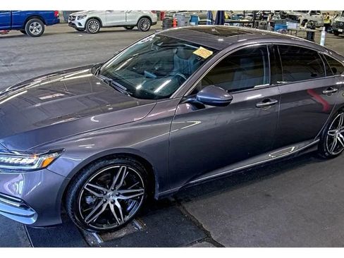 Used 2019 Honda Accord Touring image 2