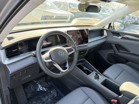 New 2026 Volkswagen Tiguan SE image 9