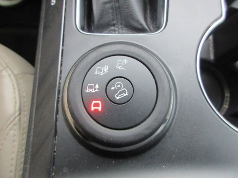 Used 2018 Ford Explorer Limited w/ Class II Trailer Tow Package image 31