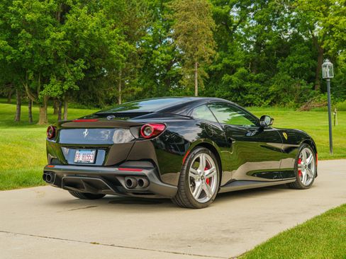 Used 2019 Ferrari Portofino RWD image 5
