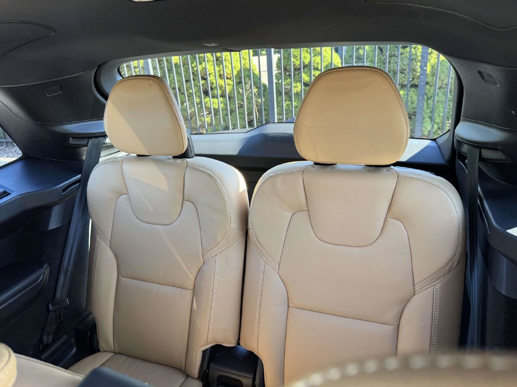 Certified 2025 Volvo XC90 T8 Ultra w/ Protection Package Premier AWD/4WD image 10