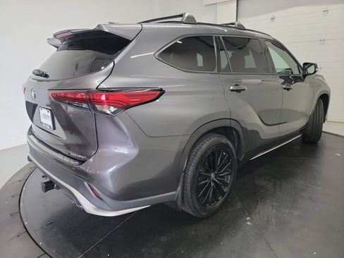 Used 2023 Toyota Highlander XSE AWD/4WD image 9