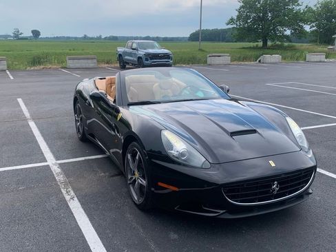 Used 2014 Ferrari California image 24