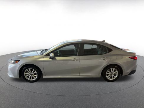 Used 2025 Toyota Camry LE image 10