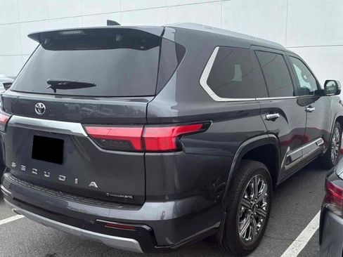 Used 2025 Toyota Sequoia Capstone AWD/4WD image 4