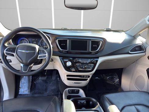 Used 2020 Chrysler Voyager Lxi image 20