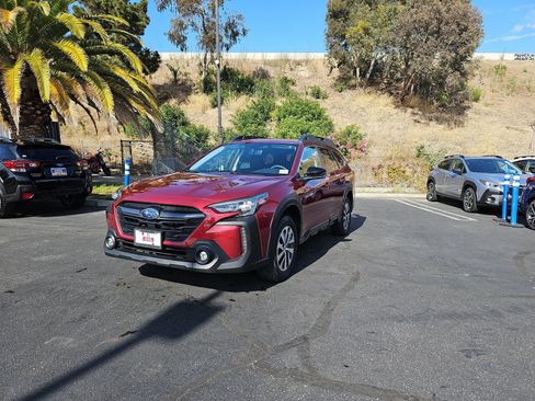 Used 2023 Subaru Outback Premium AWD/4WD image 3