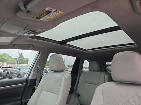 Used 2019 Toyota Highlander Limited Platinum AWD/4WD image 41