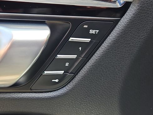 Certified 2024 Porsche Macan AWD/4WD image 22