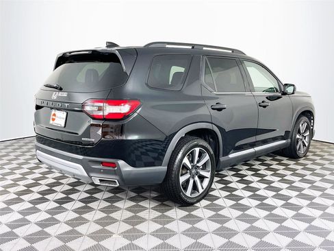 Certified 2025 Honda Pilot Touring image 11