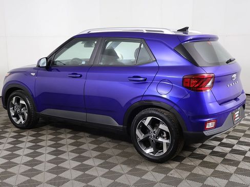 Used 2022 Hyundai Venue Limited FWD image 13
