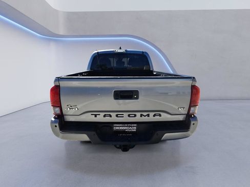 Used 2020 Toyota Tacoma SR5 AWD/4WD image 5