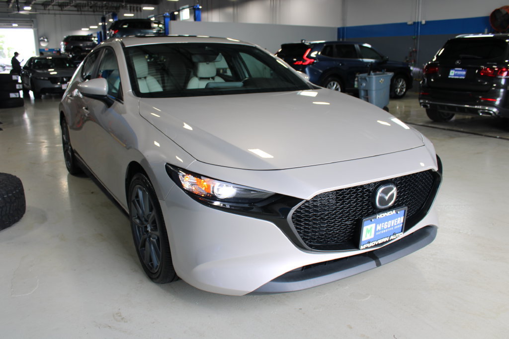 Used 2023 MAZDA MAZDA3 s FWD image 3