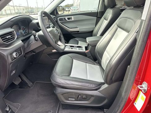 Used 2023 Ford Explorer XLT w/ Equipment Group 202A image 9
