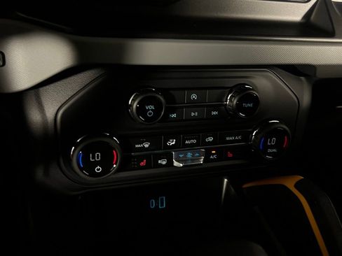 Used 2023 Ford Bronco Badlands image 23