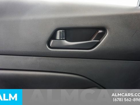 Used 2025 Nissan Altima 2.5 SV FWD image 50