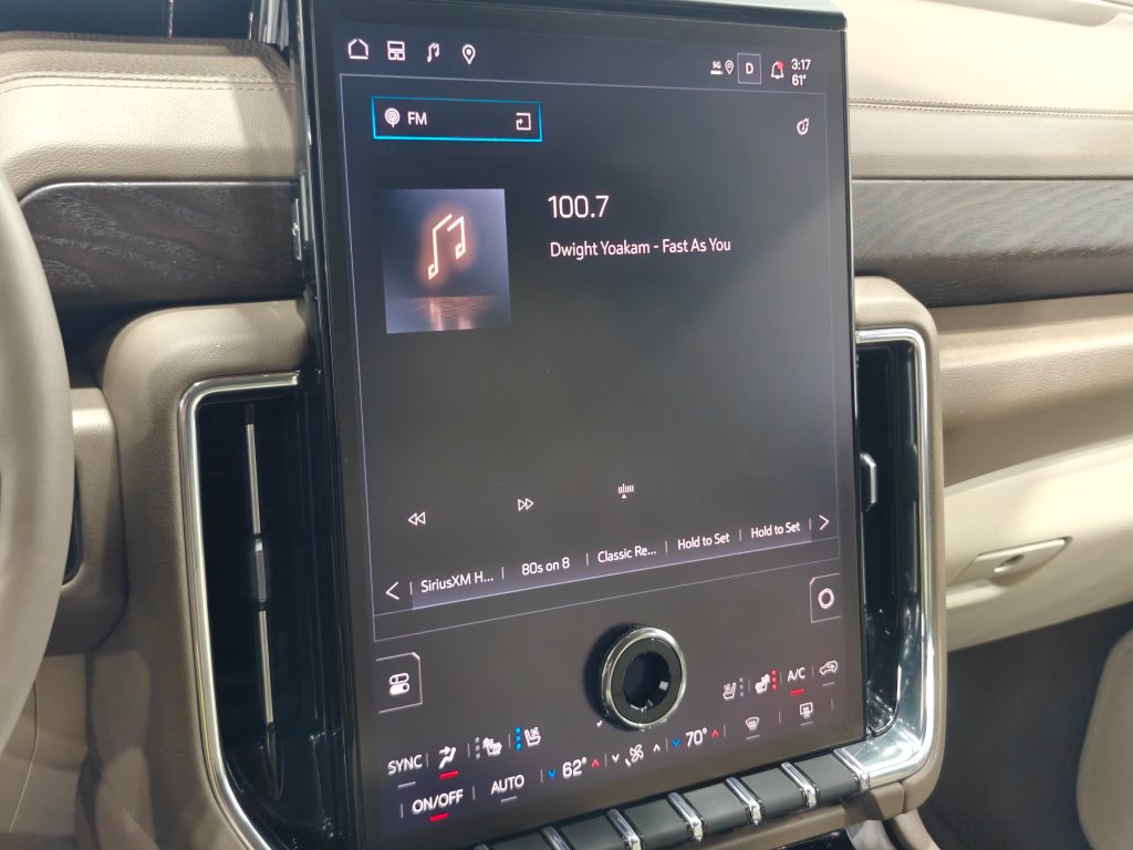 Used 2026 GMC Yukon Denali w/ Advanced Technology Package AWD/4WD image 50