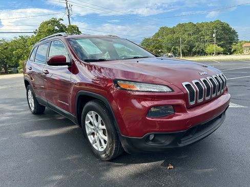 Used 2016 Jeep Cherokee Latitude w/ Comfort/Convenience Group FWD image 4