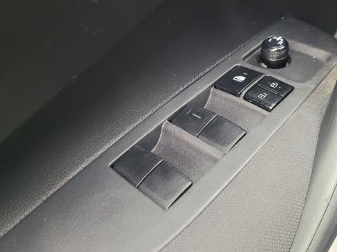 Used 2021 Toyota Corolla LE w/ Carpet Mat Package (TMS) image 27