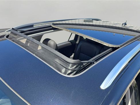 Used 2023 Volkswagen Tiguan SE w/ Panoramic Sunroof Package AWD/4WD image 30