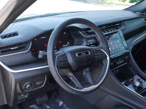Used 2024 Jeep Grand Cherokee Altitude RWD image 14