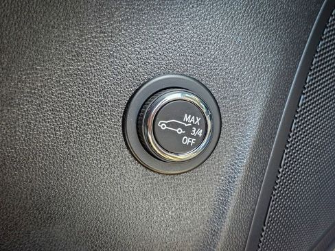 Certified 2023 Buick Envision Essence AWD/4WD image 10