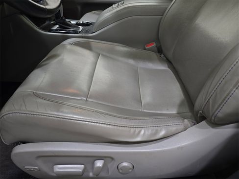 Used 2016 Toyota Highlander XLE image 30