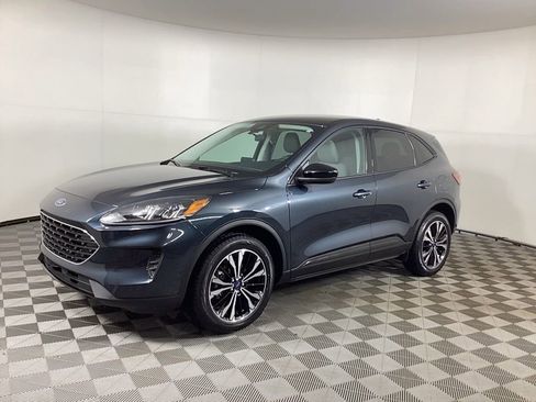 Used 2022 Ford Escape SE w/ SE Sport Appearance Package image 5