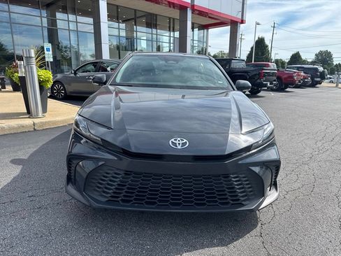 Used 2025 Toyota Camry SE FWD image 8