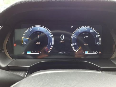 Used 2025 Jeep Grand Cherokee Altitude RWD image 22