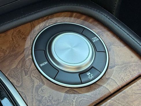 Used 2024 Nissan Armada SL w/ Captain's Chairs Package image 32