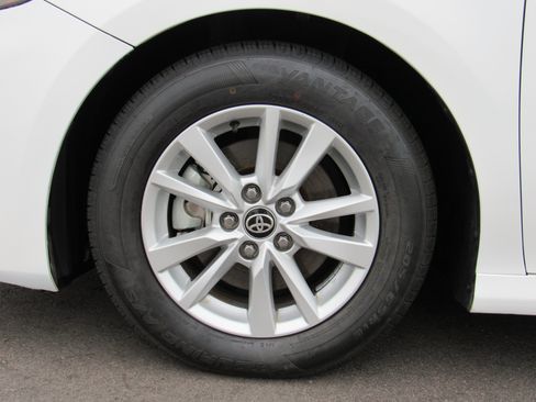 Used 2025 Toyota Camry LE FWD image 42