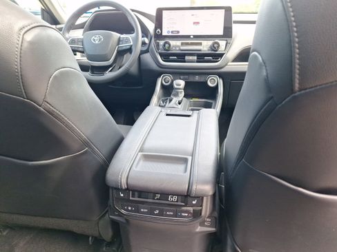 Used 2024 Toyota Grand Highlander Limited image 32