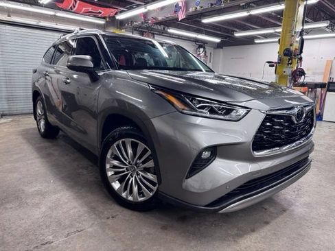 Certified 2025 Toyota Highlander Platinum AWD/4WD image 42