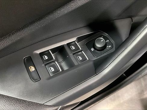 Used 2025 Volkswagen Jetta Sport FWD image 37