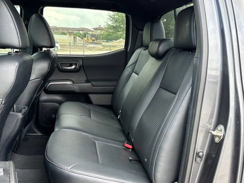 Used 2019 Toyota Tacoma TRD Off-Road AWD/4WD image 8