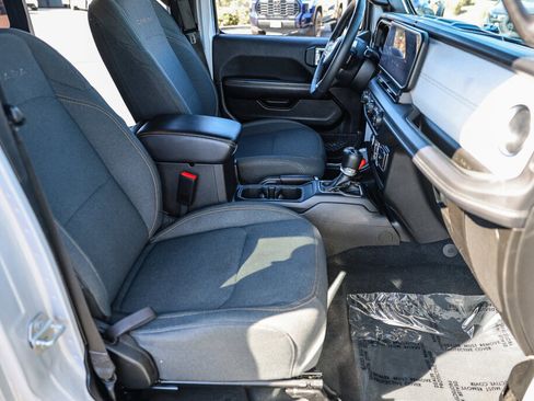 Used 2024 Jeep Wrangler Unlimited Sahara AWD/4WD image 8