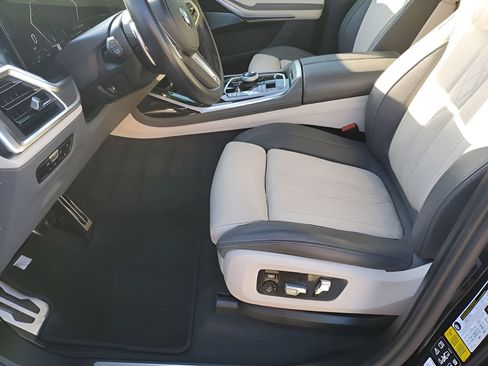 Used 2023 BMW X7 M60i w/ Executive Package image 32