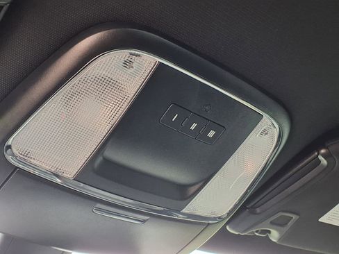 Used 2017 Dodge Charger SXT image 12