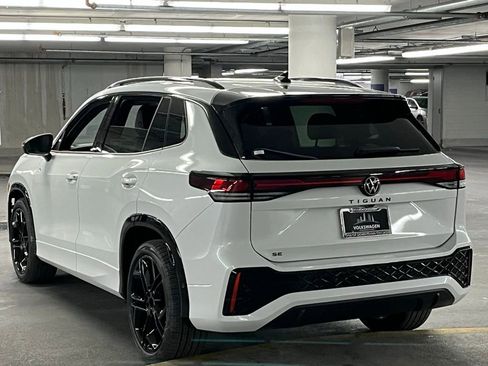 New 2026 Volkswagen Tiguan SE R-Line FWD image 5