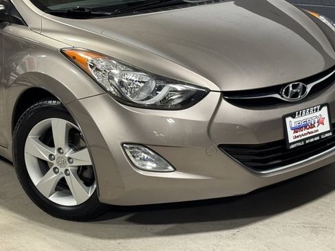 Used 2013 Hyundai Elantra GLS w/ Preferred Pkg image 3