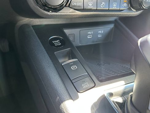Used 2026 Nissan Kicks SV FWD image 32