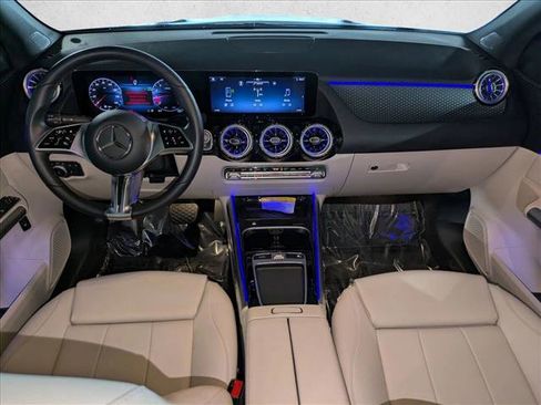 Certified 2025 Mercedes-Benz GLA 250 image 18